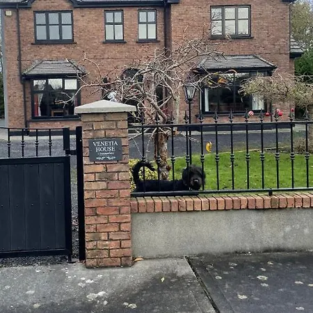 Venetia House - Small 3*