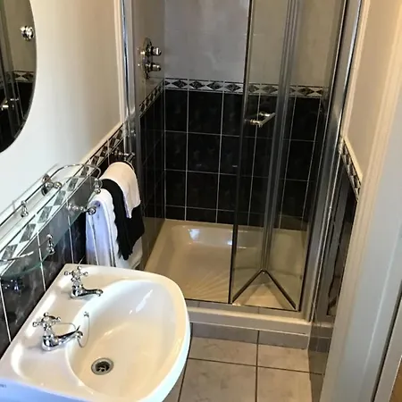 Venetia House - Small