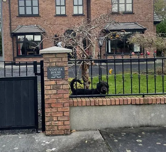 Venetia House - Small 3*